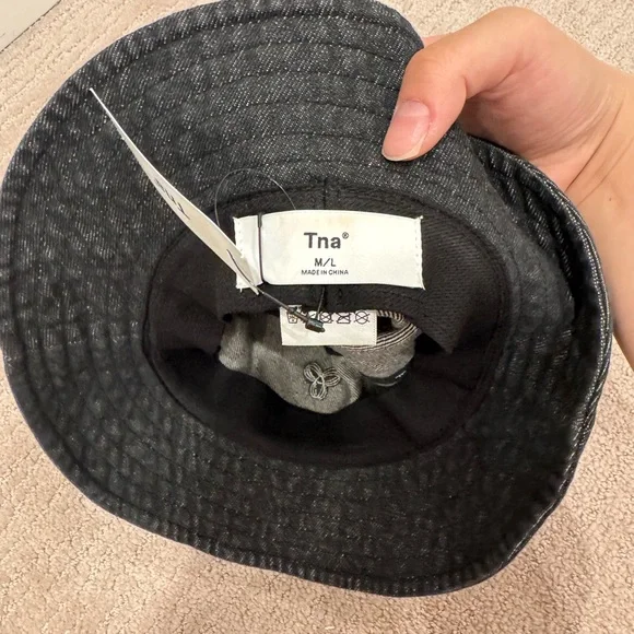 Aritzia TNA NWT Bucket Hat Washed BlackJean Denim Hat - Size M/L - Picture 2 of 3